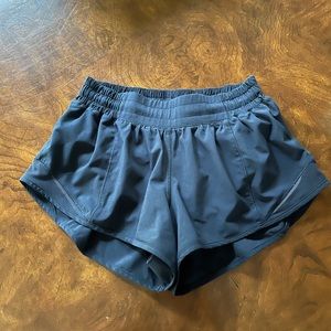 Hotty Hot Low-Rise Lined
Short 2.5"